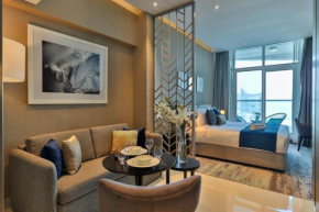 HiGuests - Roomy and Chic Studio with Panoramic Canal Views